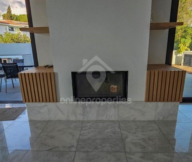 To change image, hover mouse over thumbnails below