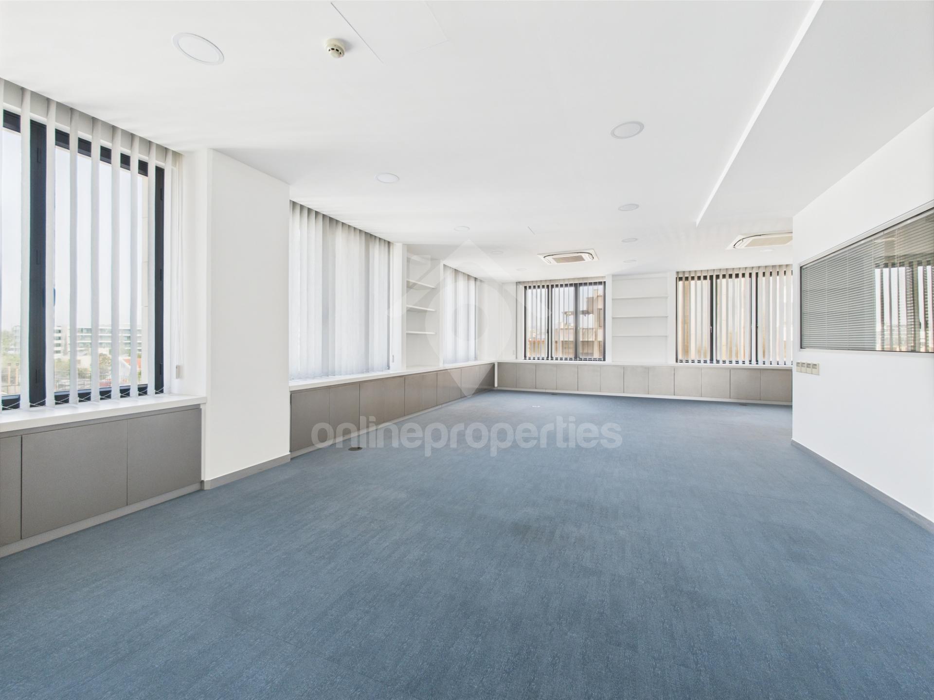 To change image, hover mouse over thumbnails below