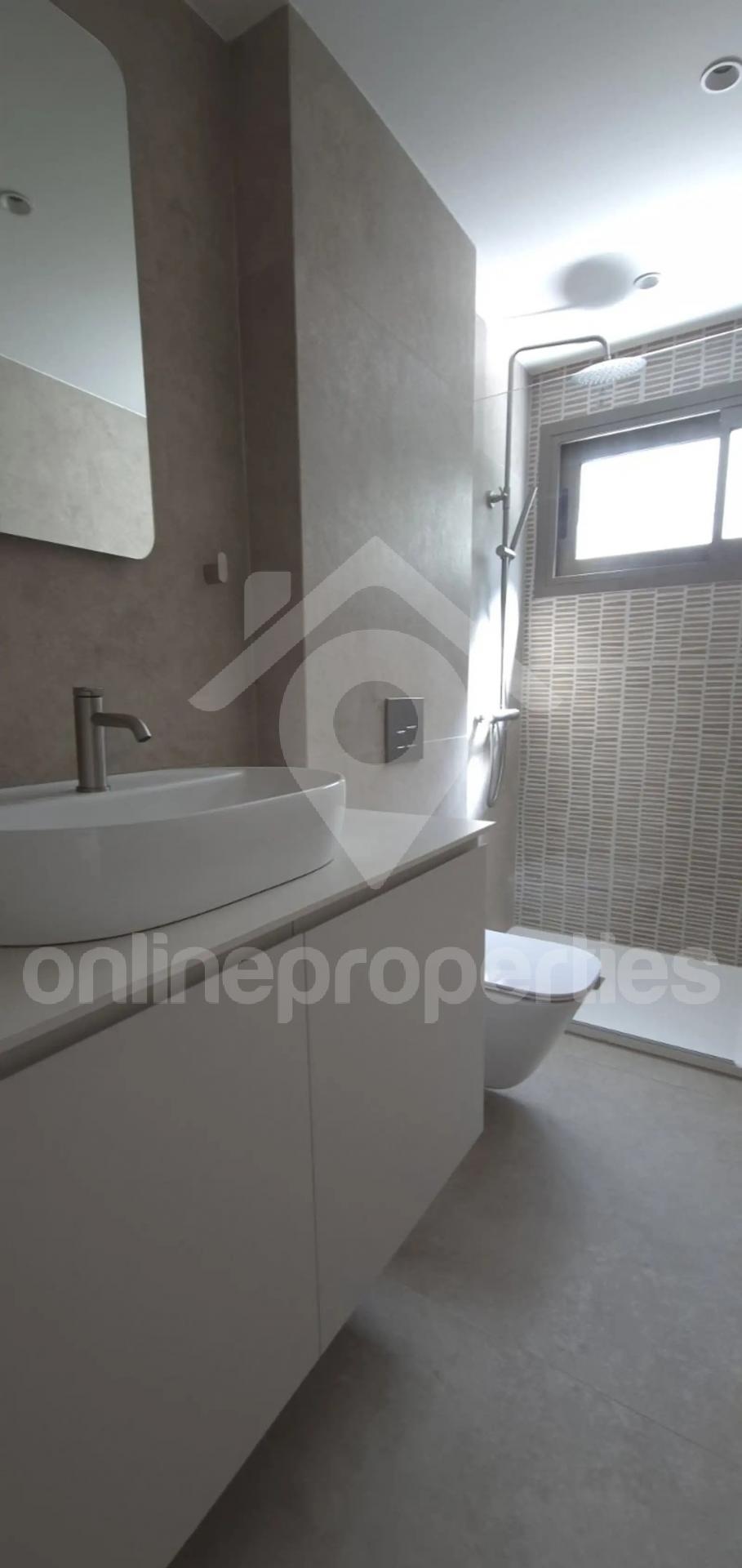 To change image, hover mouse over thumbnails below