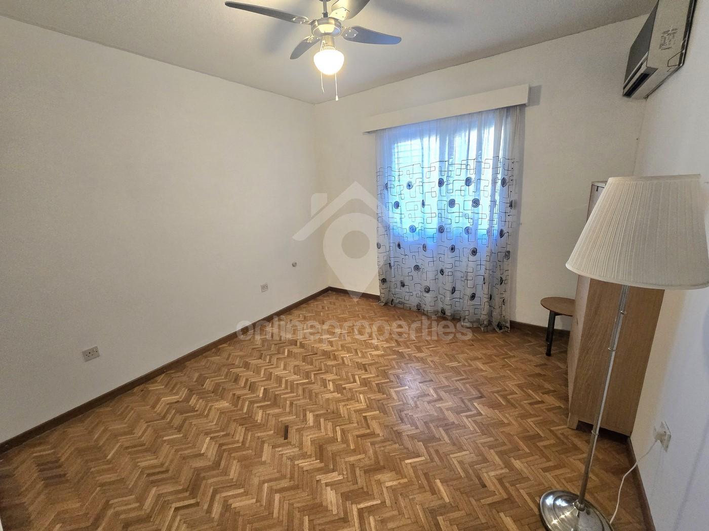 To change image, hover mouse over thumbnails below