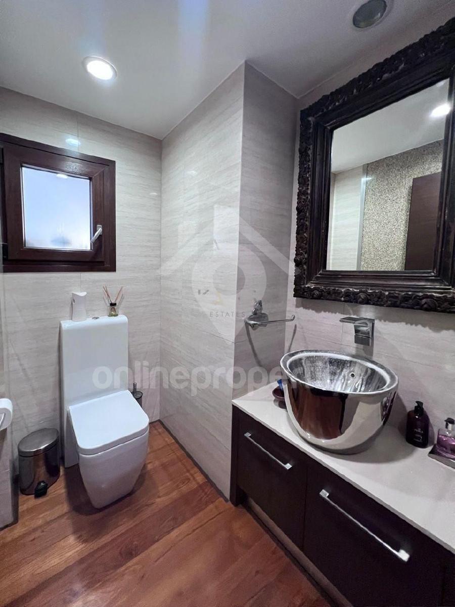 To change image, hover mouse over thumbnails below