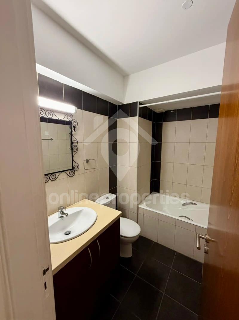 To change image, hover mouse over thumbnails below