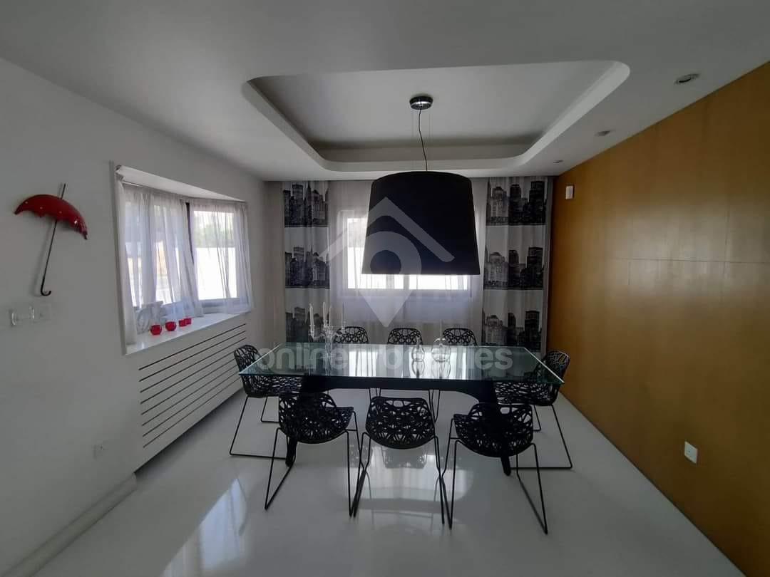 To change image, hover mouse over thumbnails below