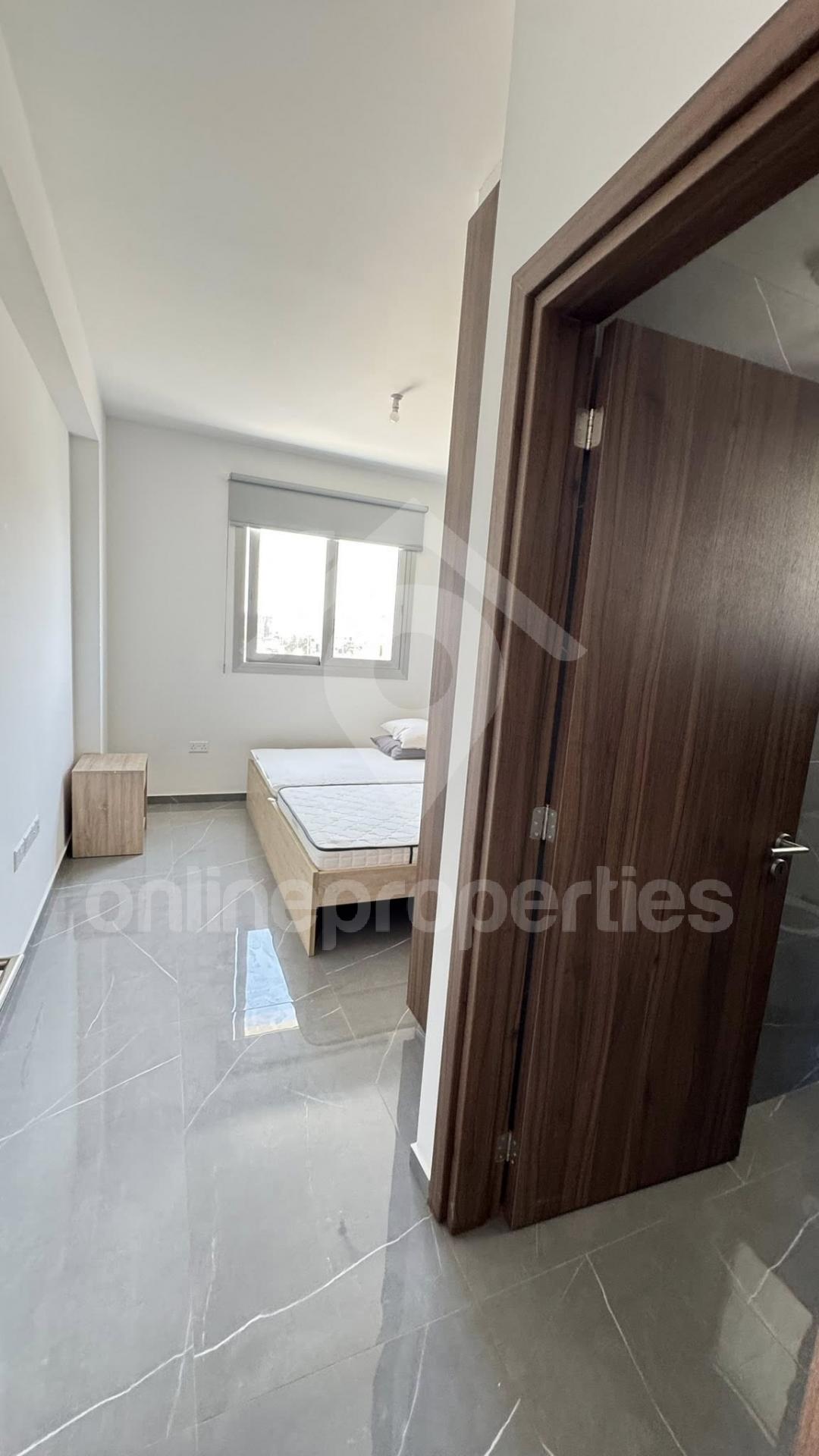 To change image, hover mouse over thumbnails below