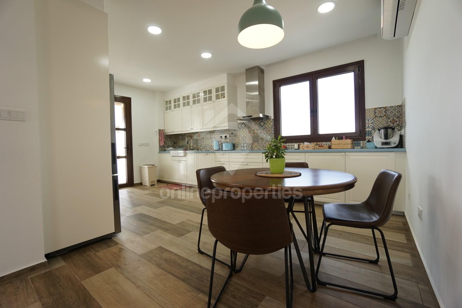 To change image, hover mouse over thumbnails below