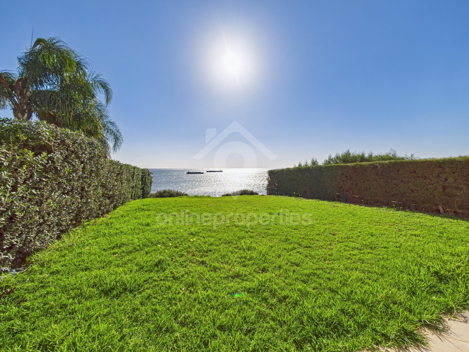 To change image, hover mouse over thumbnails below