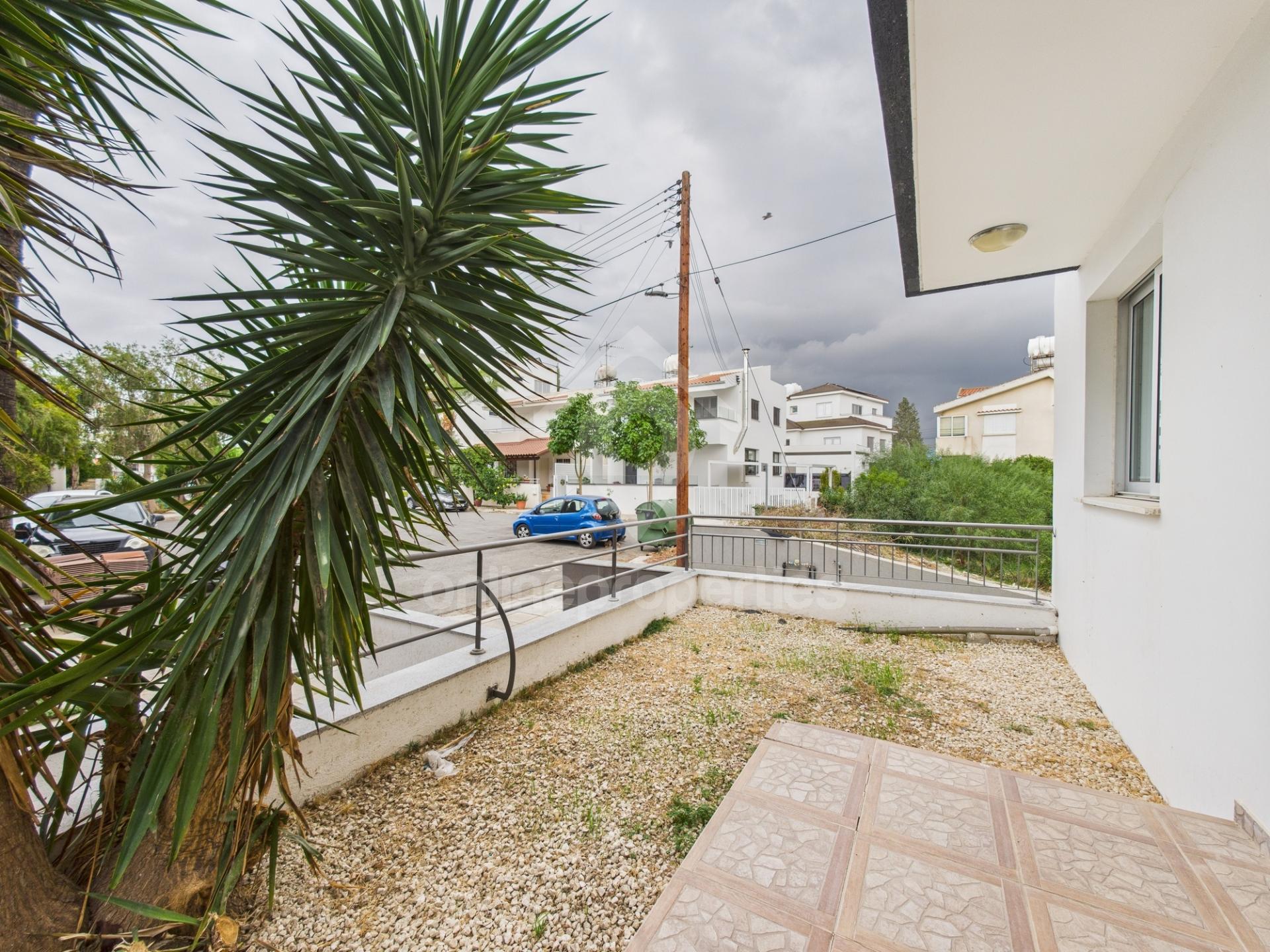 To change image, hover mouse over thumbnails below