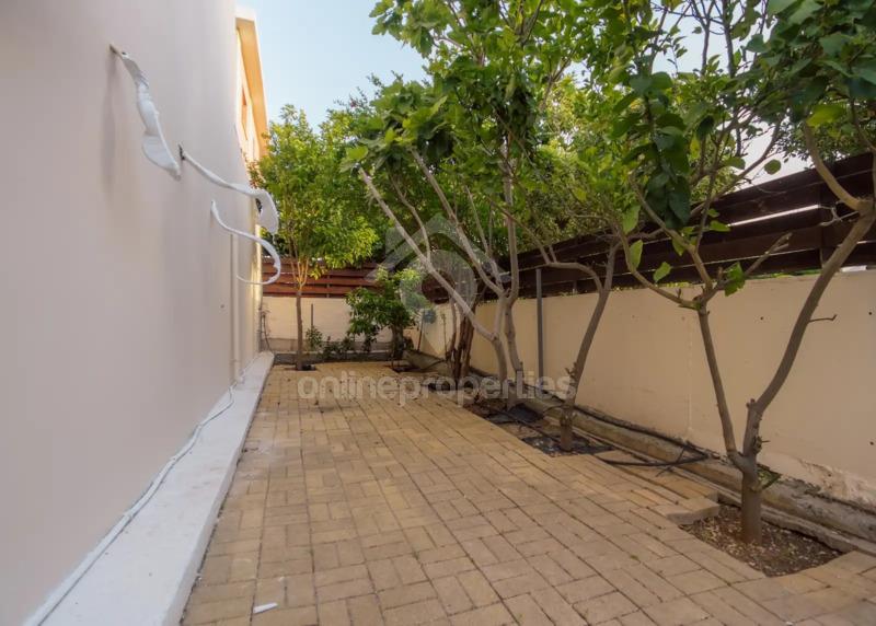 To change image, hover mouse over thumbnails below