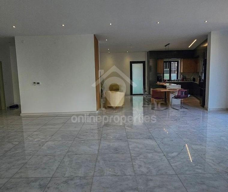 To change image, hover mouse over thumbnails below