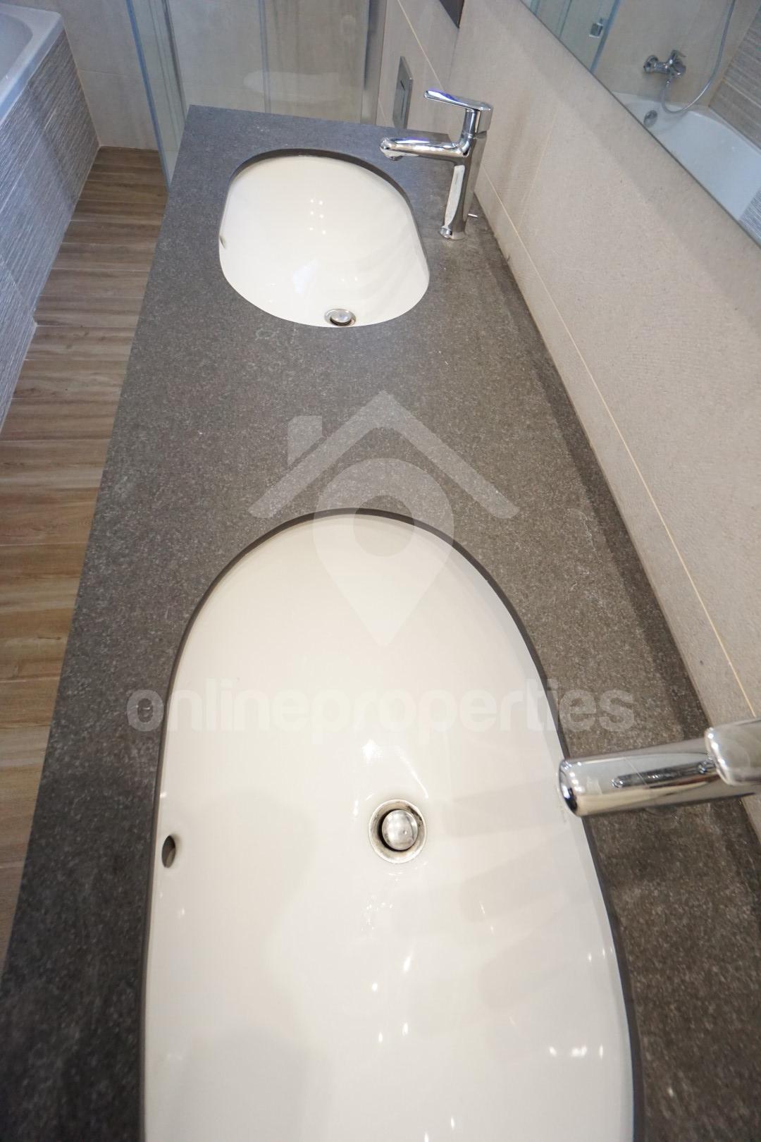 To change image, hover mouse over thumbnails below