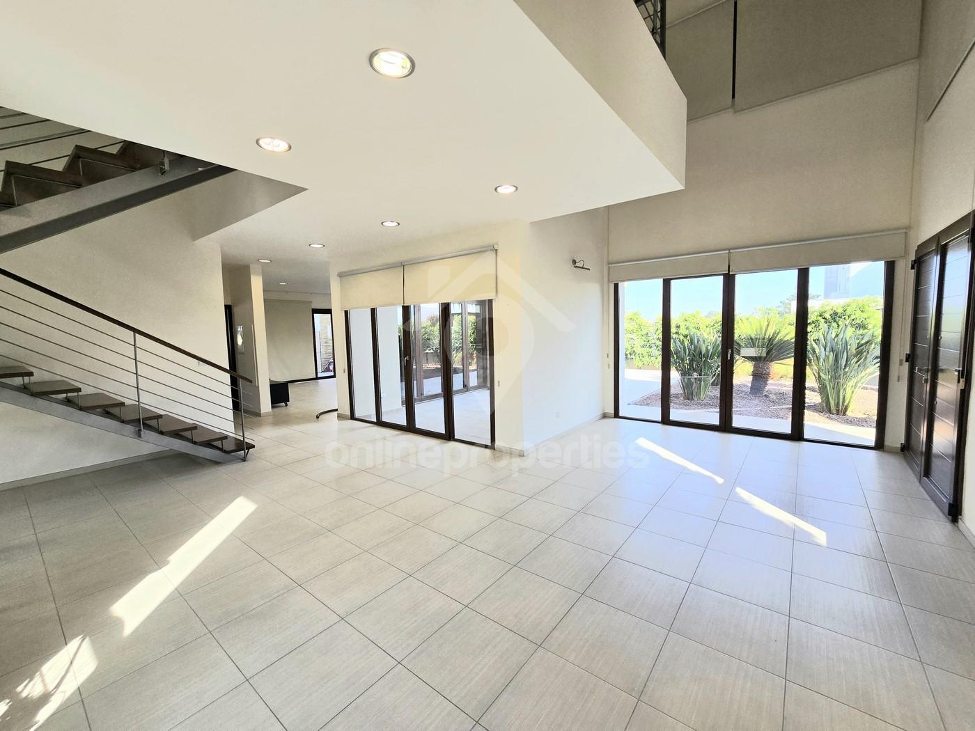 To change image, hover mouse over thumbnails below