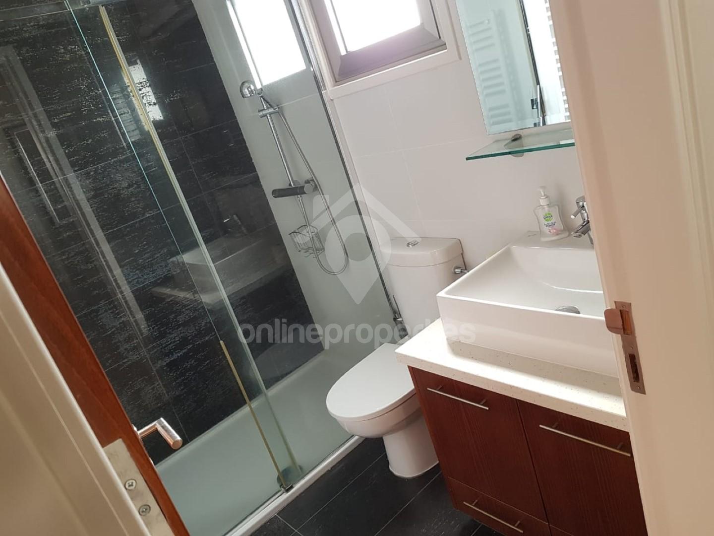 To change image, hover mouse over thumbnails below