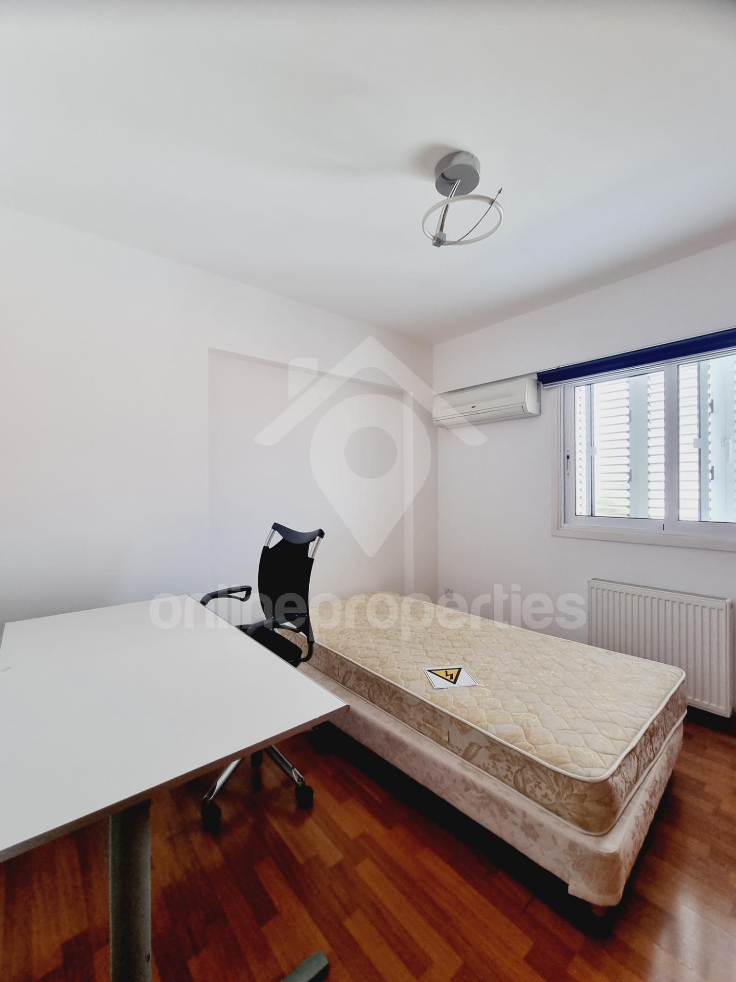 To change image, hover mouse over thumbnails below