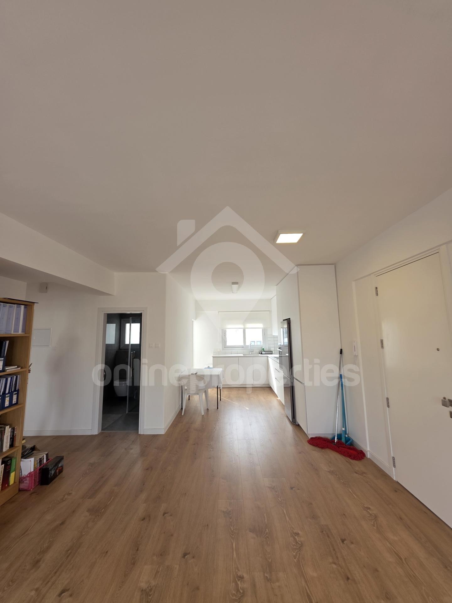 To change image, hover mouse over thumbnails below