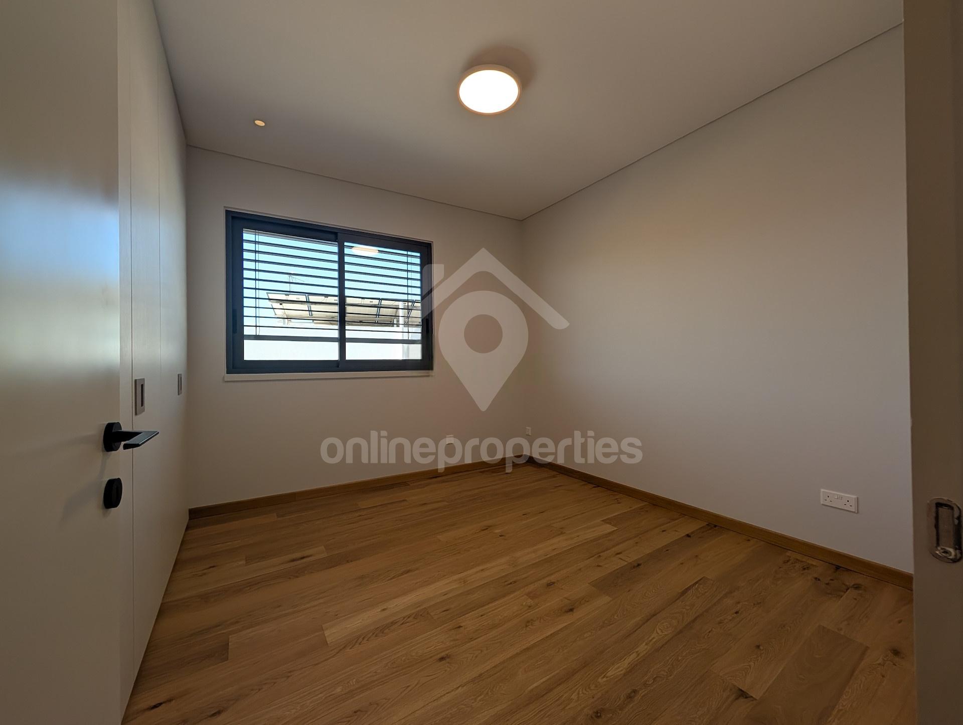 To change image, hover mouse over thumbnails below