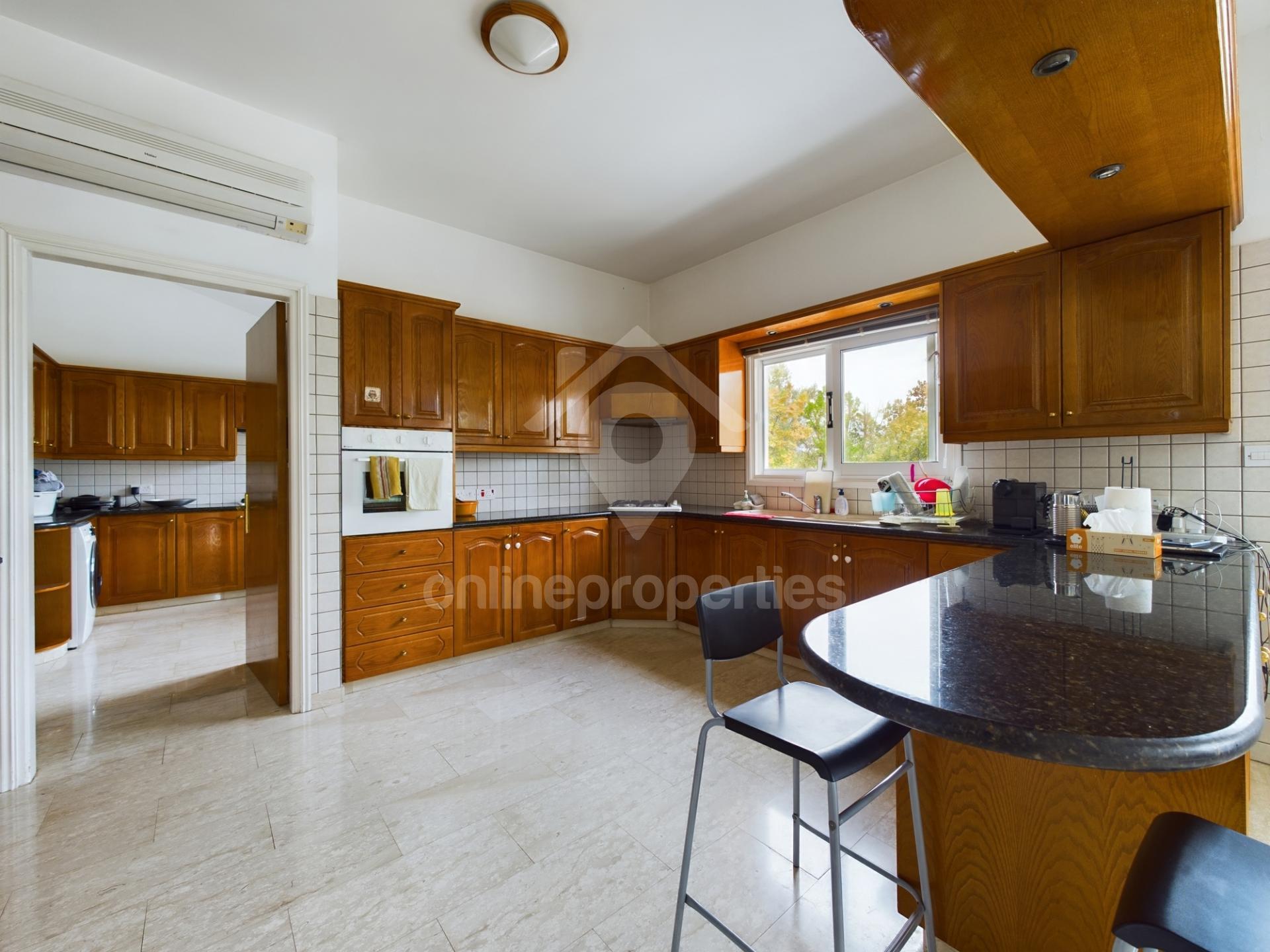 To change image, hover mouse over thumbnails below