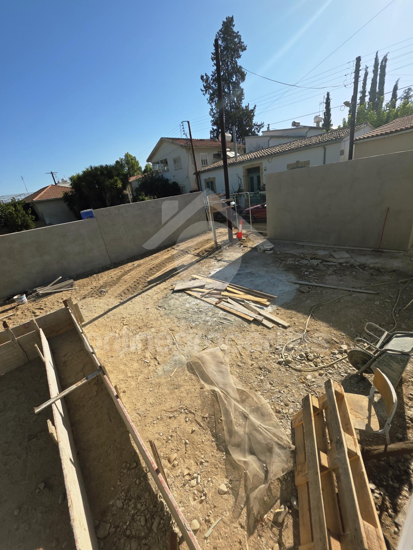 To change image, hover mouse over thumbnails below