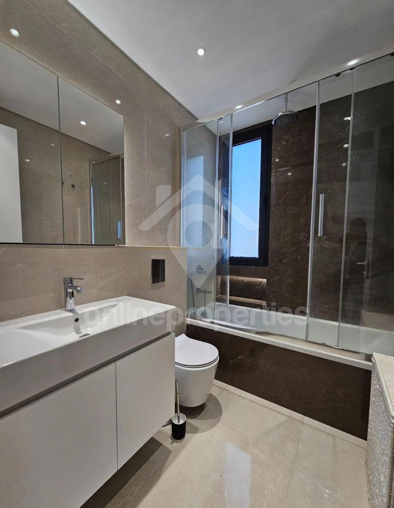 To change image, hover mouse over thumbnails below