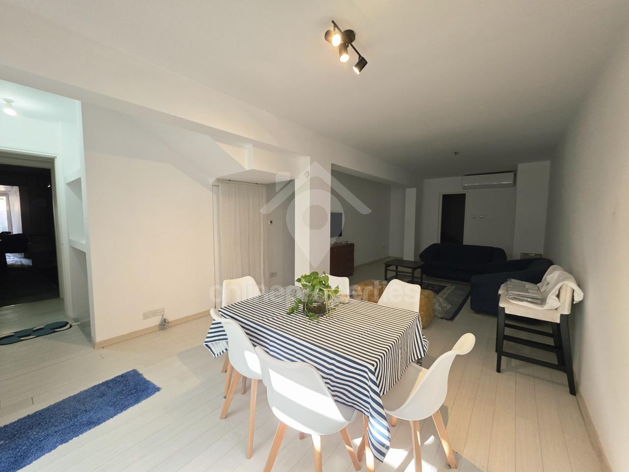 To change image, hover mouse over thumbnails below