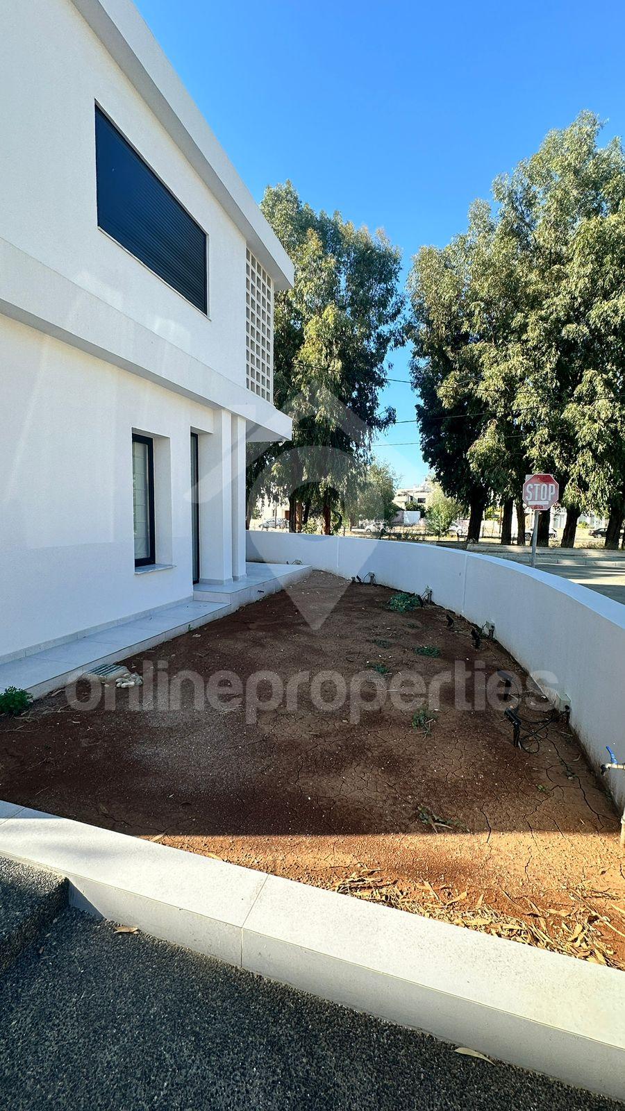 To change image, hover mouse over thumbnails below