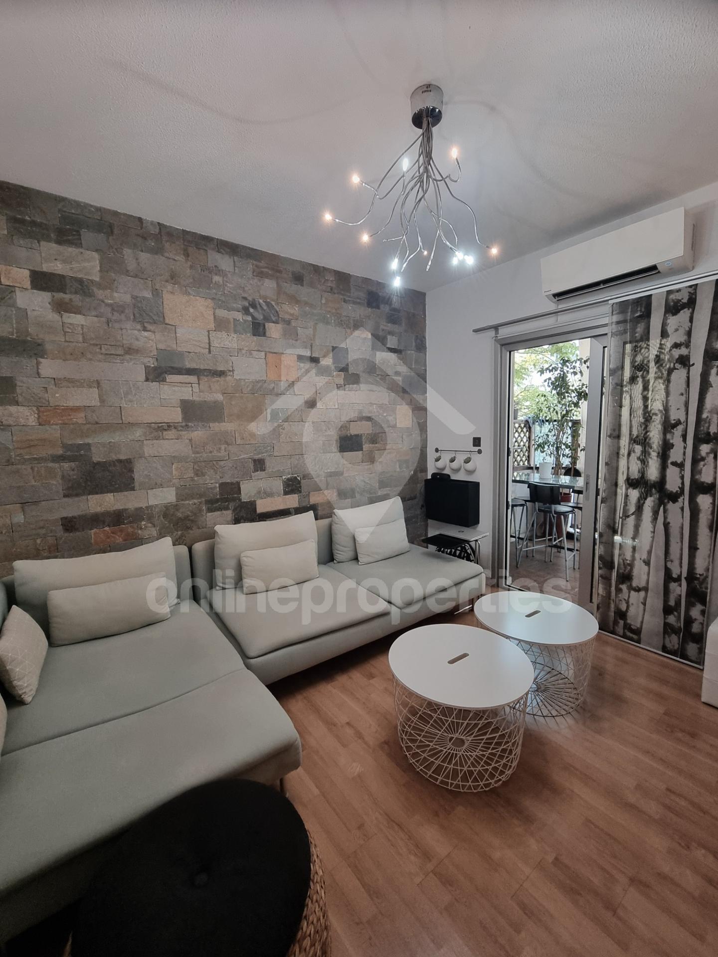 To change image, hover mouse over thumbnails below