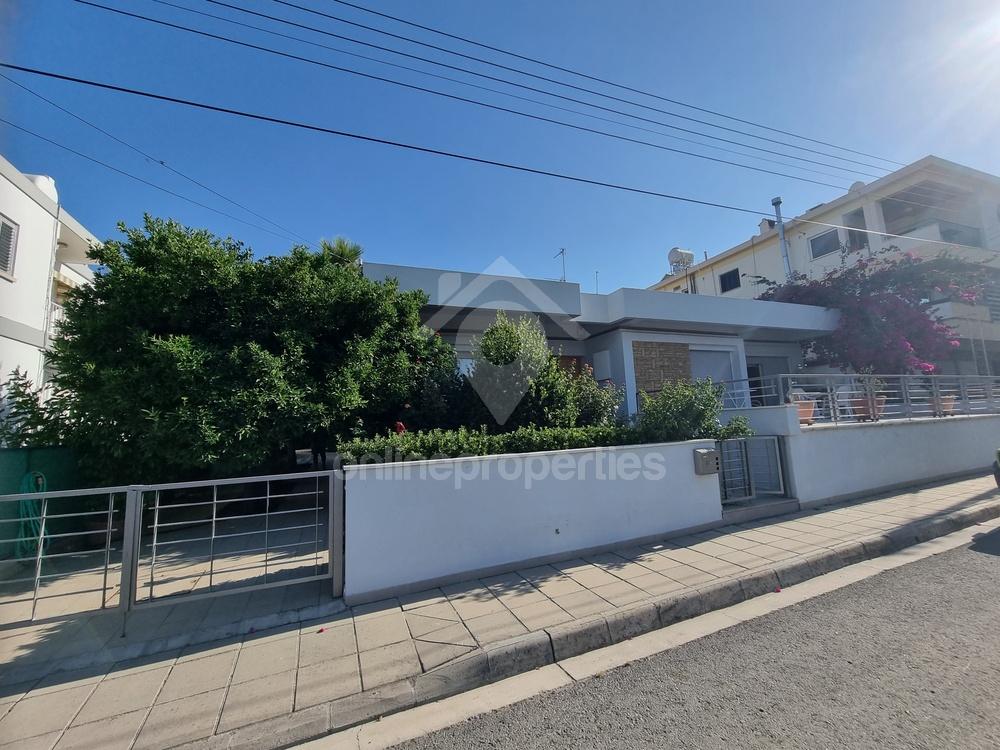 To change image, hover mouse over thumbnails below