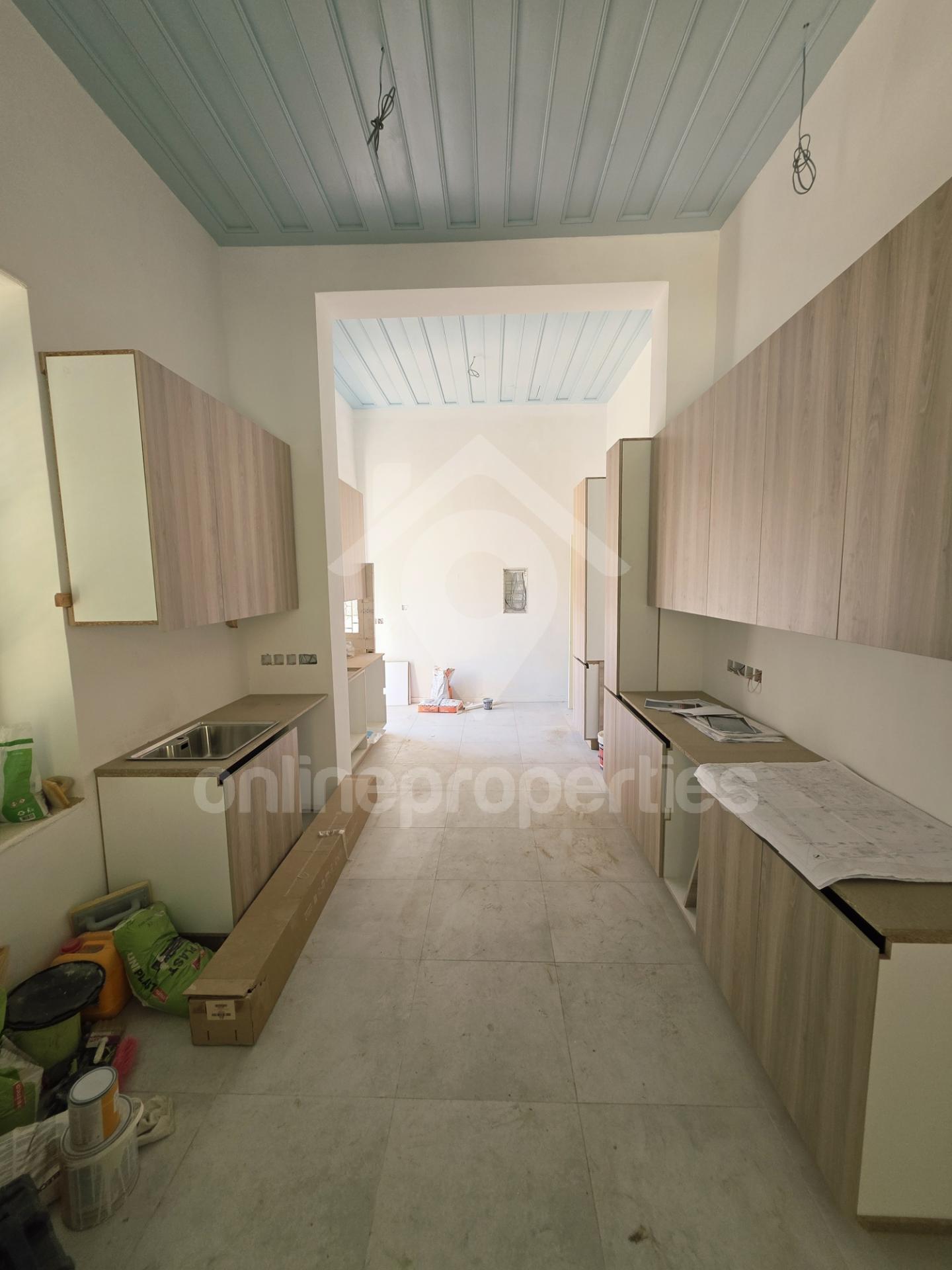 To change image, hover mouse over thumbnails below