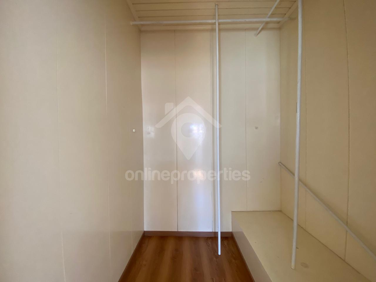 To change image, hover mouse over thumbnails below