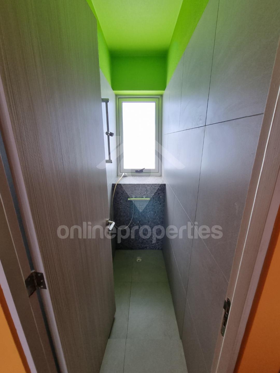 To change image, hover mouse over thumbnails below