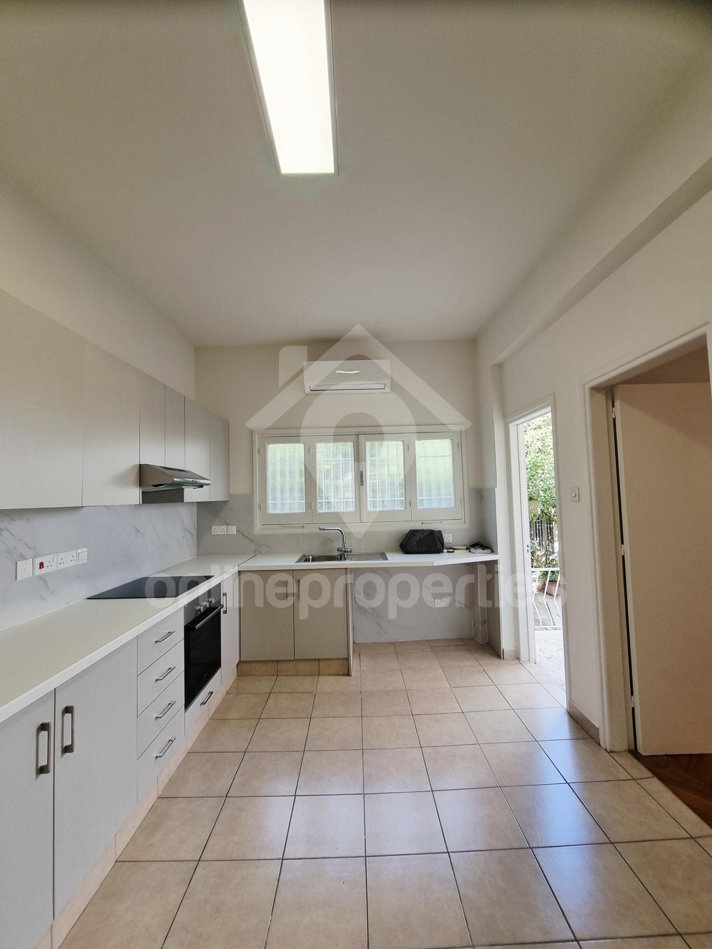 To change image, hover mouse over thumbnails below