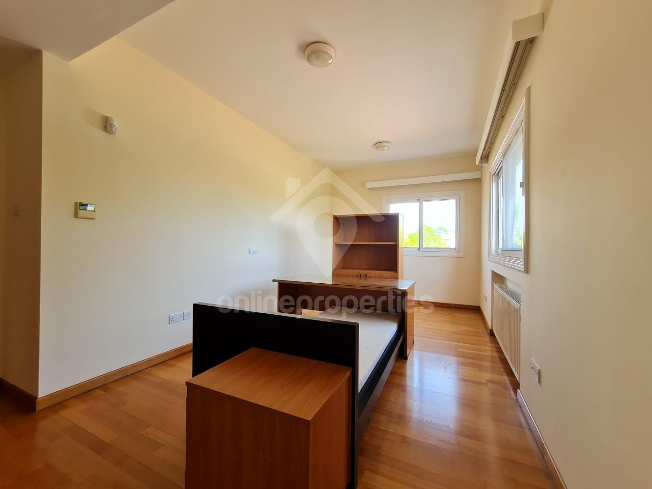 To change image, hover mouse over thumbnails below