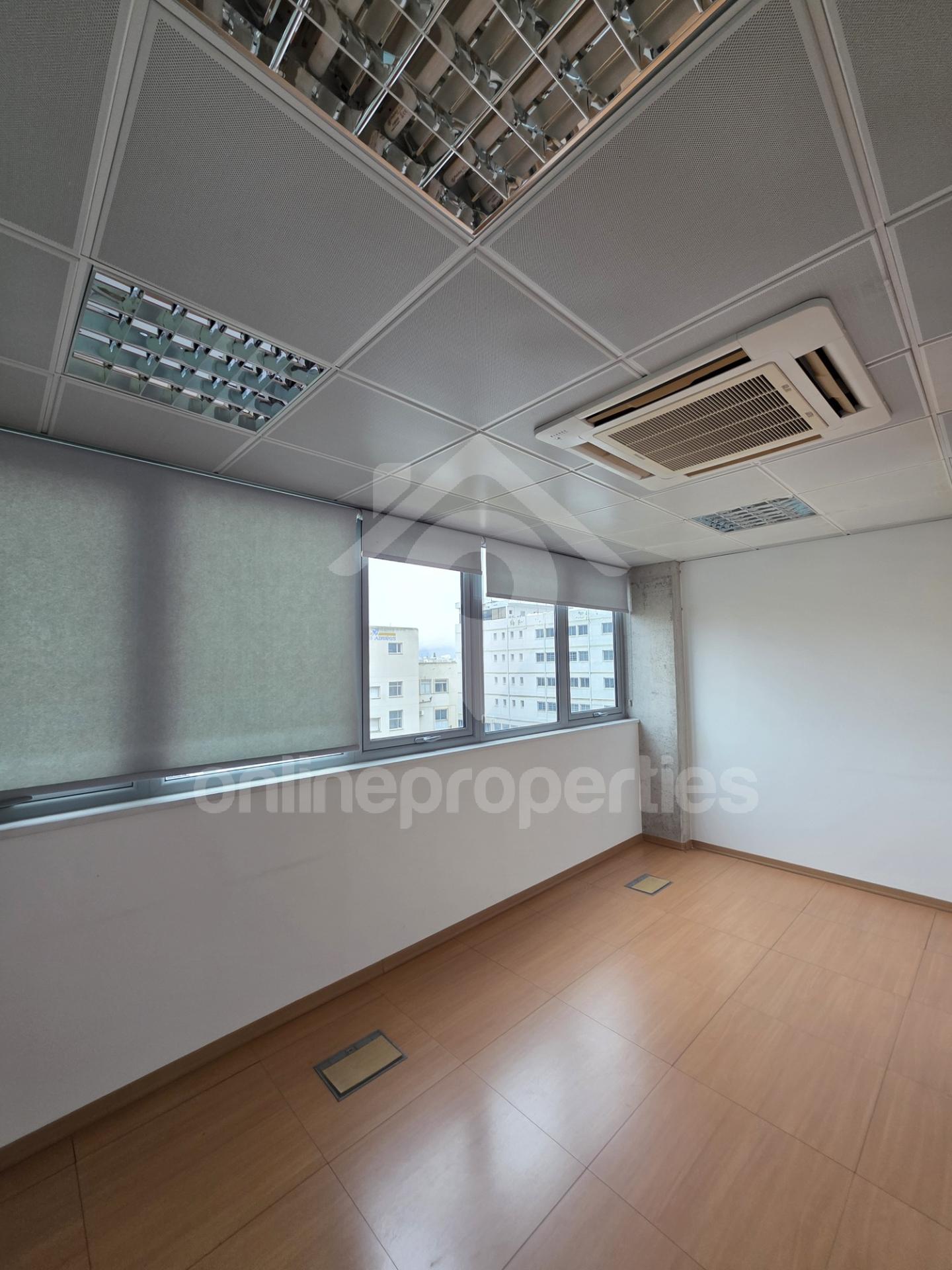 To change image, hover mouse over thumbnails below