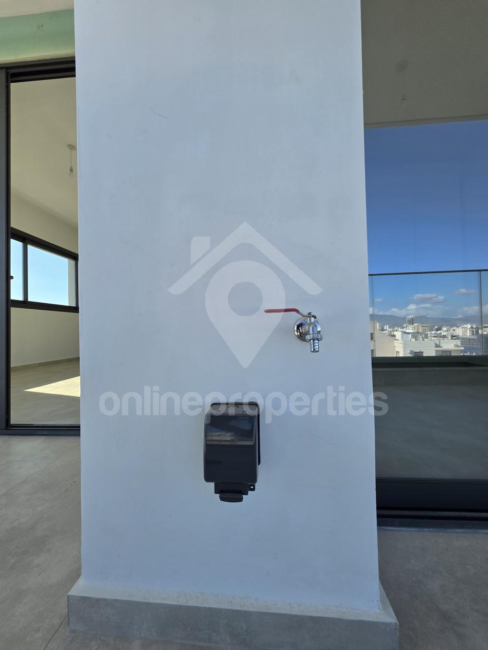 To change image, hover mouse over thumbnails below