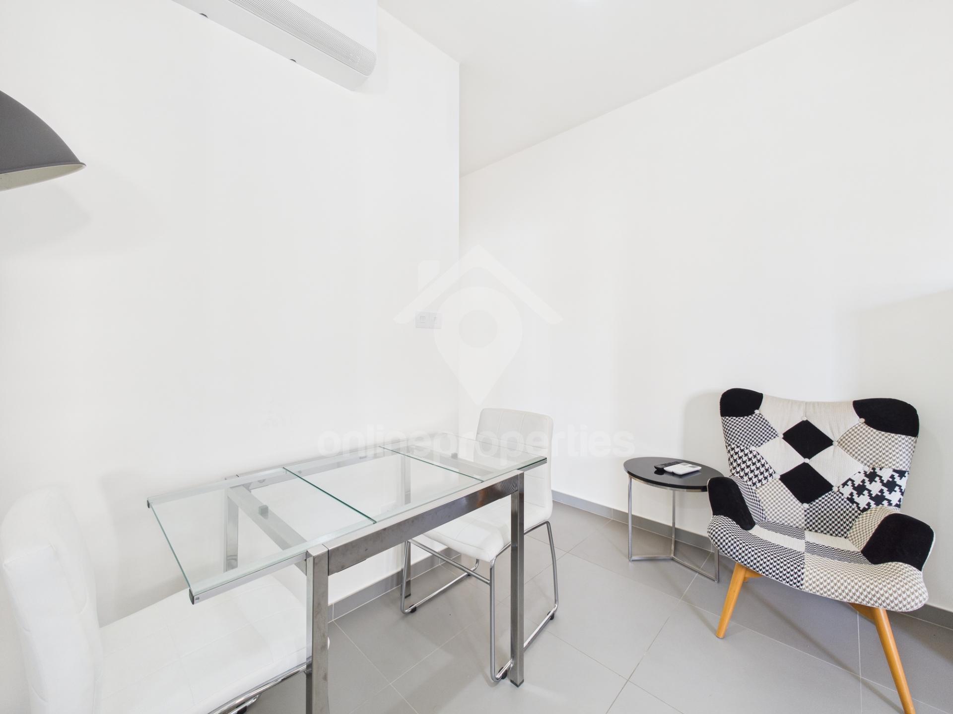 To change image, hover mouse over thumbnails below