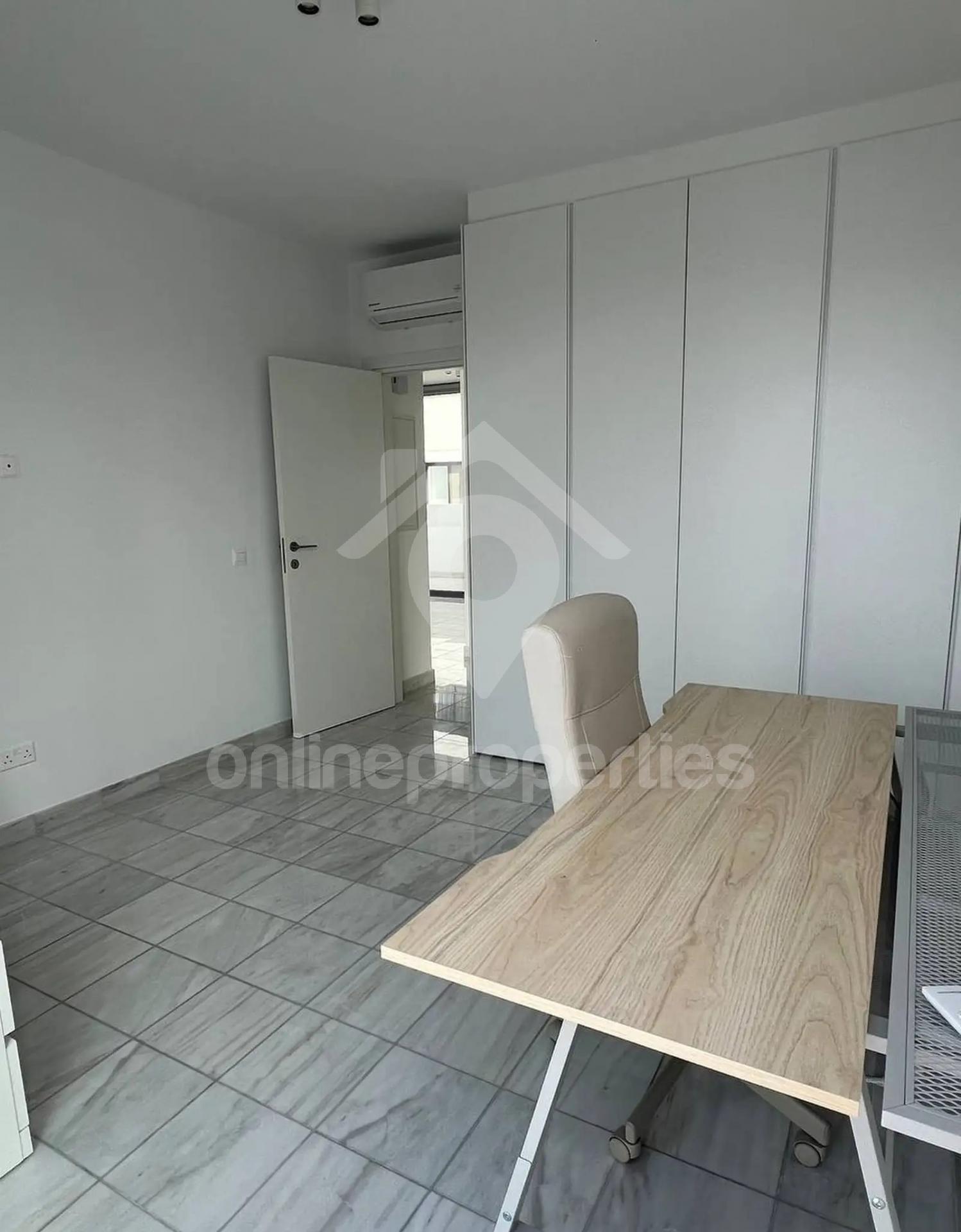 To change image, hover mouse over thumbnails below