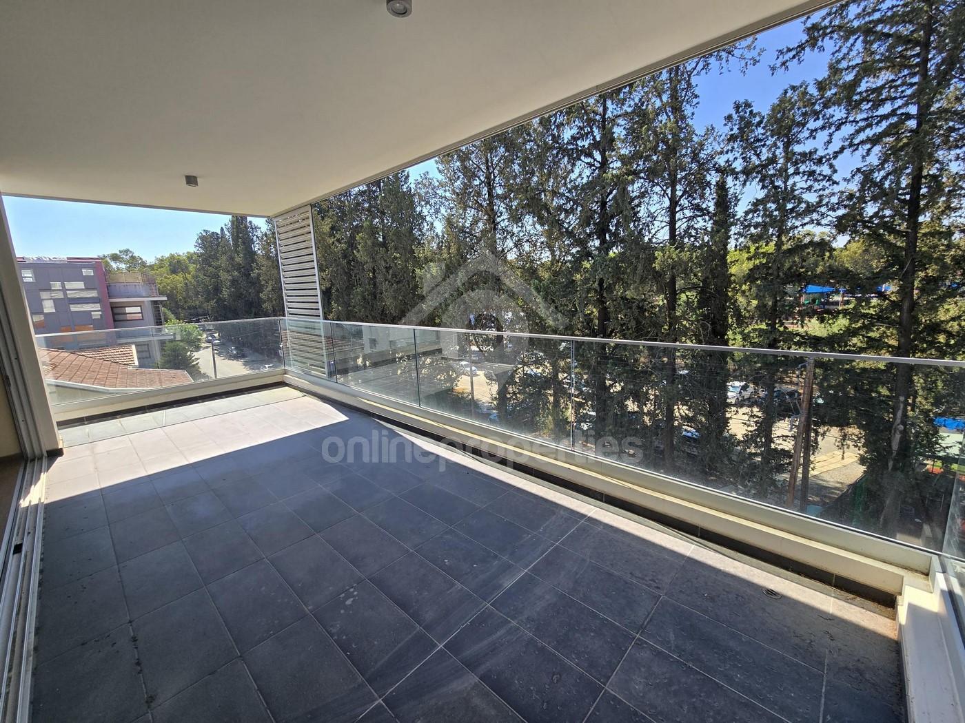 To change image, hover mouse over thumbnails below