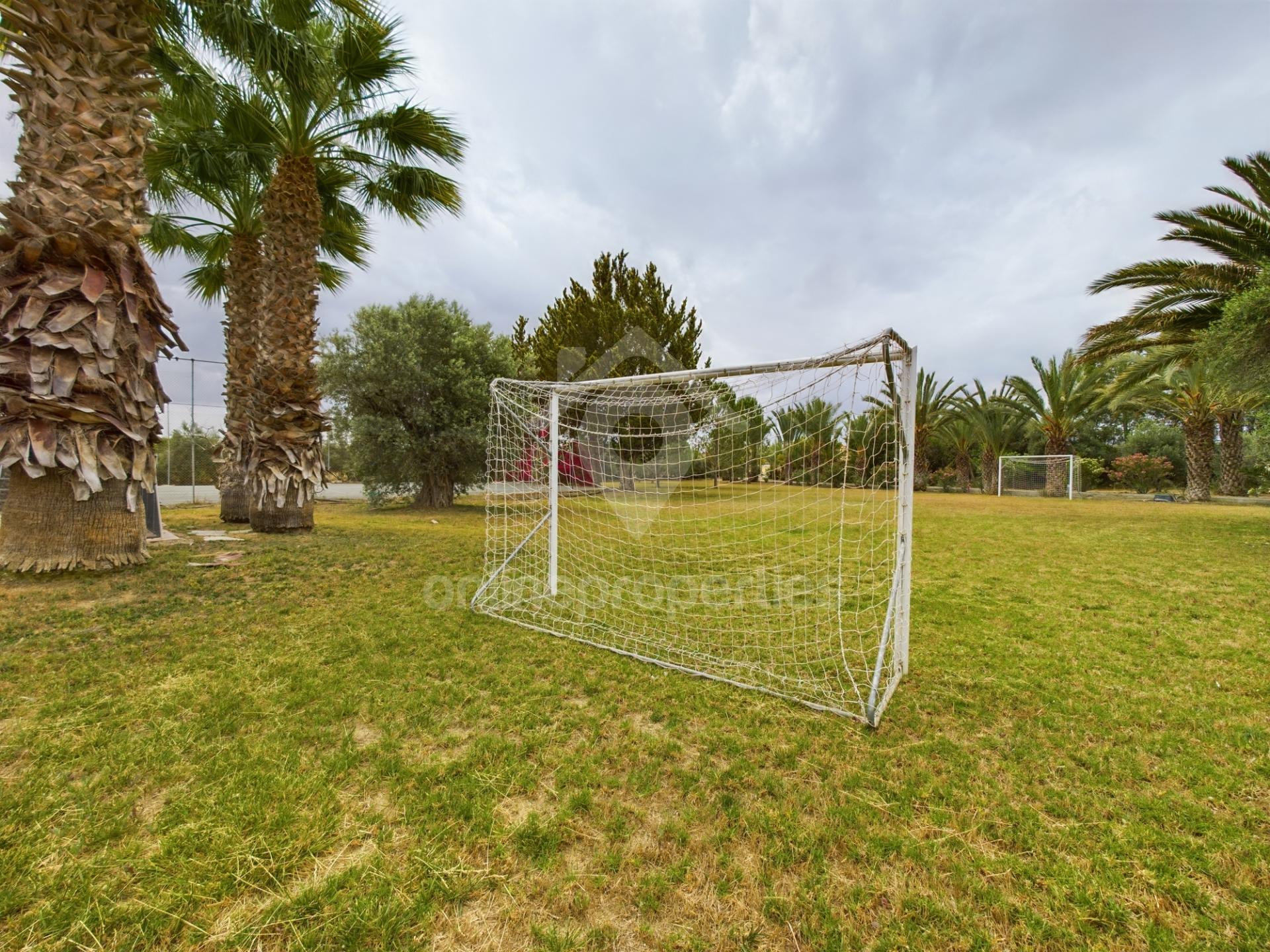 To change image, hover mouse over thumbnails below