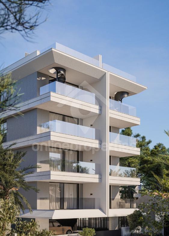 To change image, hover mouse over thumbnails below