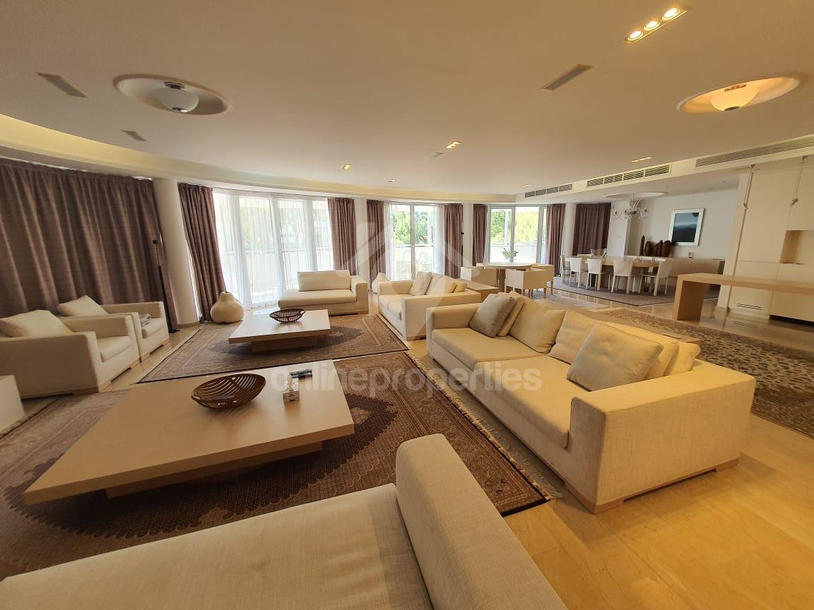 To change image, hover mouse over thumbnails below