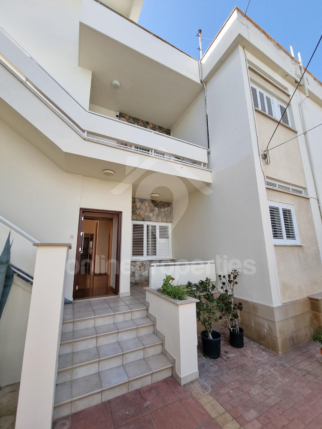 To change image, hover mouse over thumbnails below