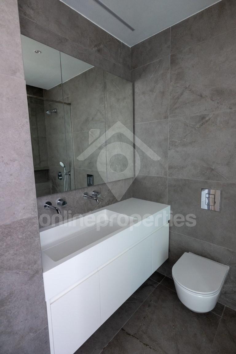 To change image, hover mouse over thumbnails below