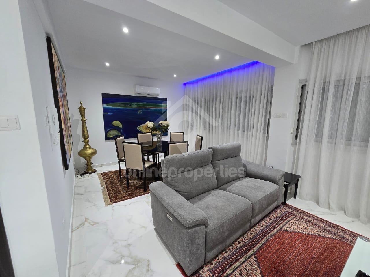 To change image, hover mouse over thumbnails below