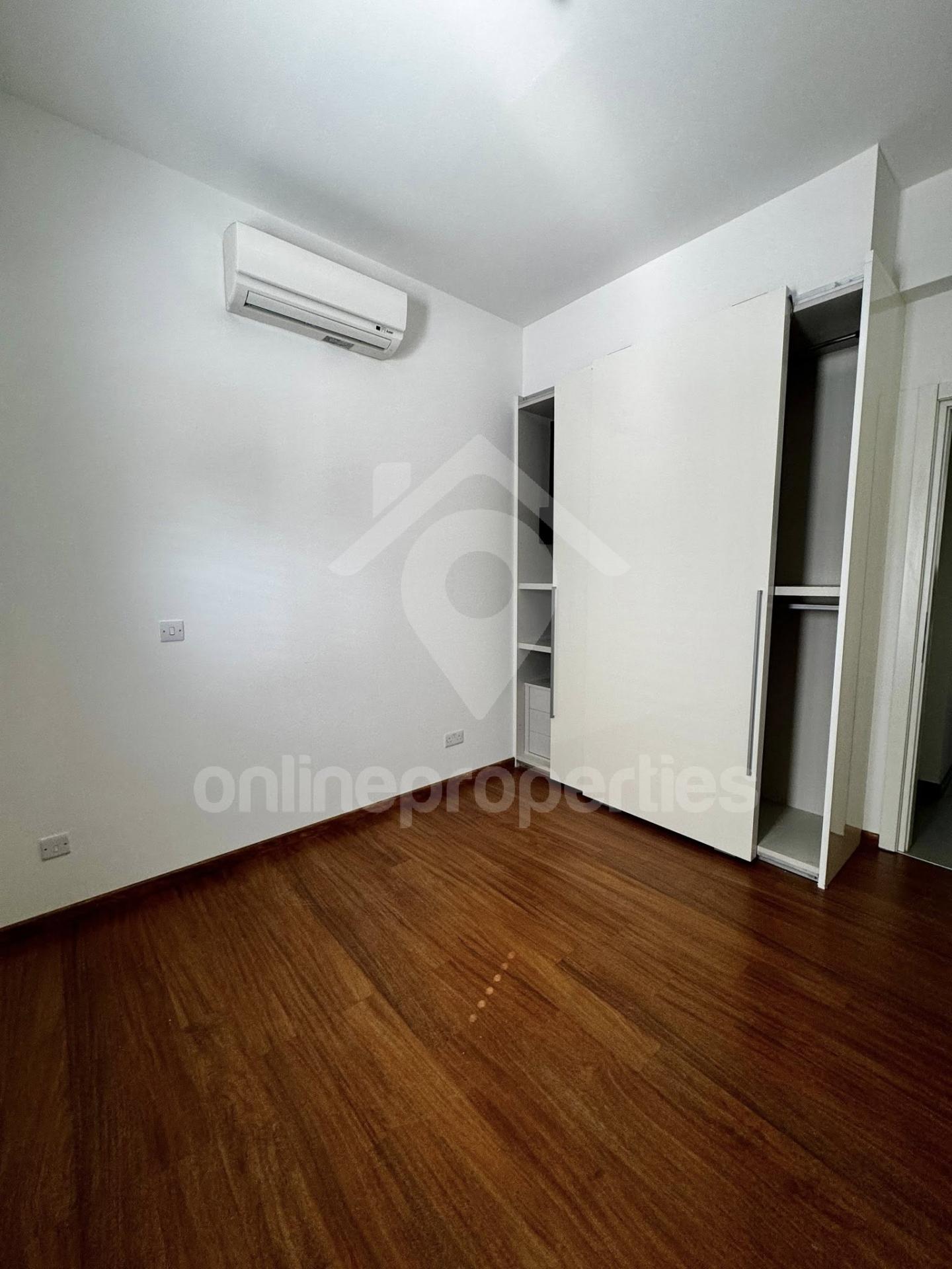 To change image, hover mouse over thumbnails below