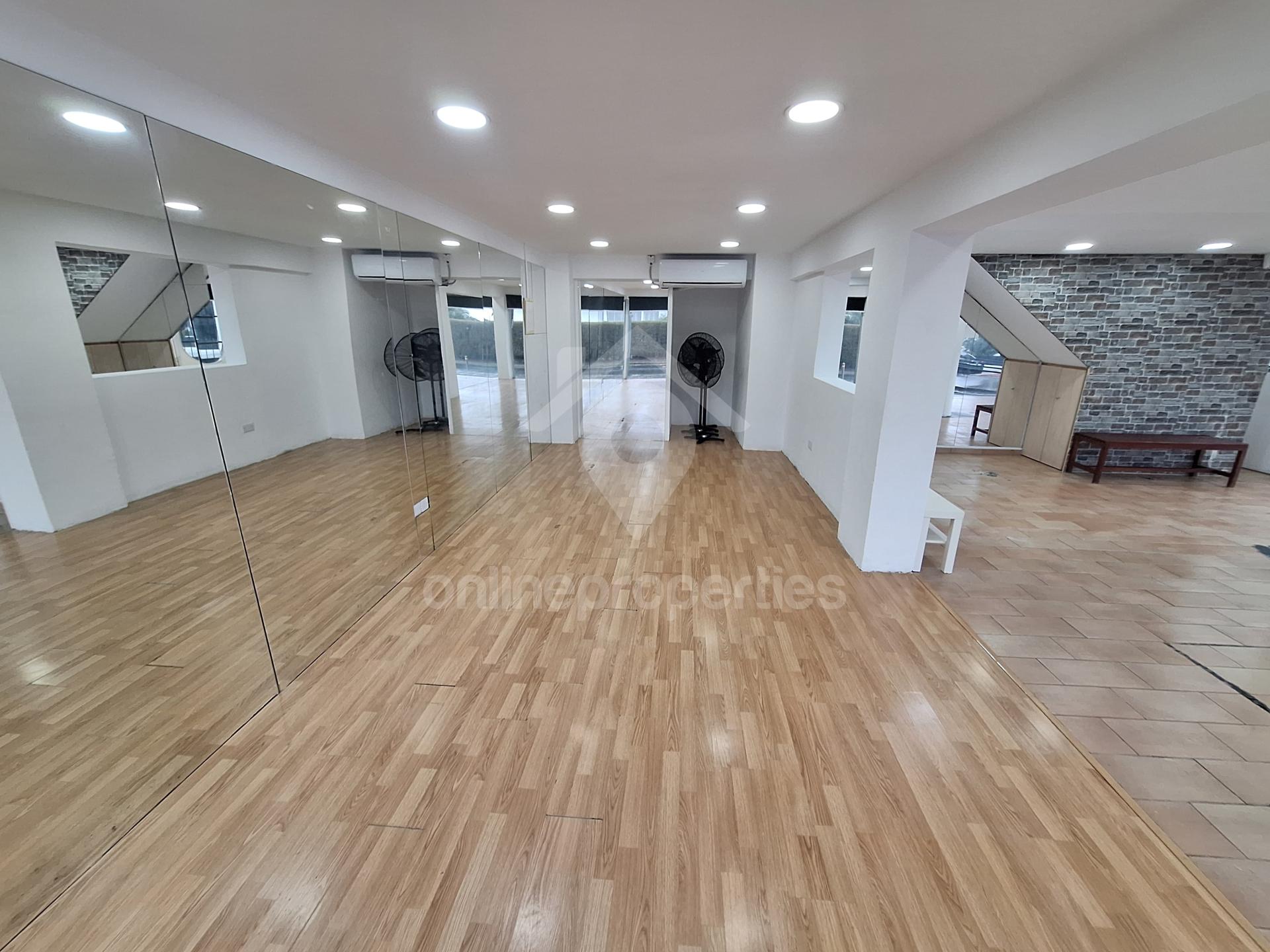 To change image, hover mouse over thumbnails below