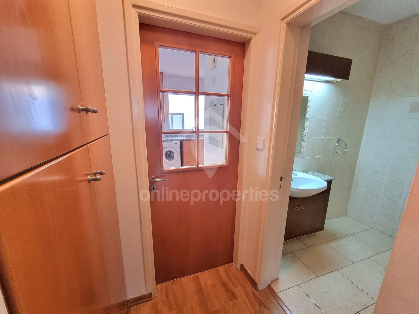 To change image, hover mouse over thumbnails below