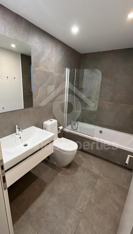 To change image, hover mouse over thumbnails below