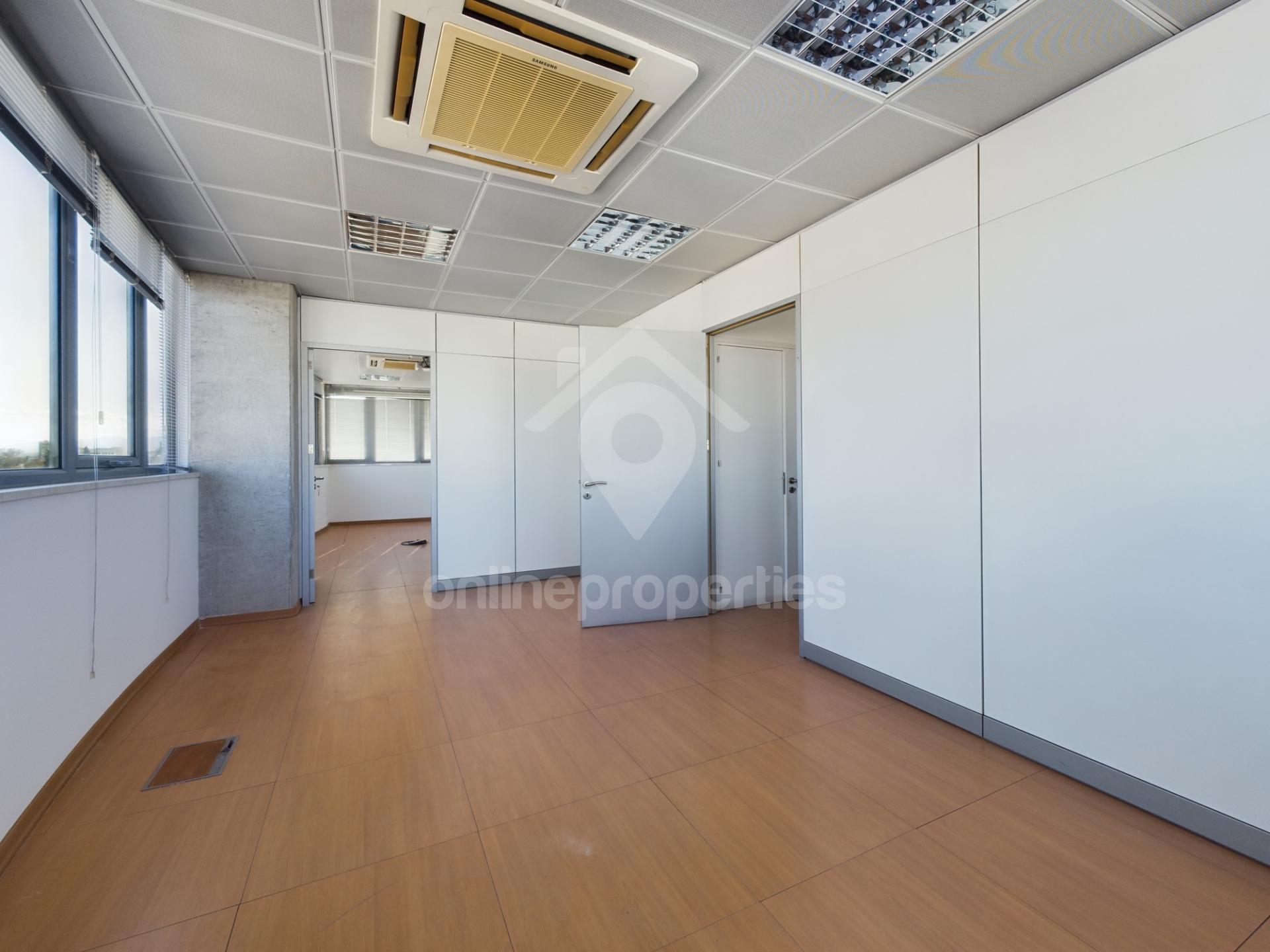 To change image, hover mouse over thumbnails below