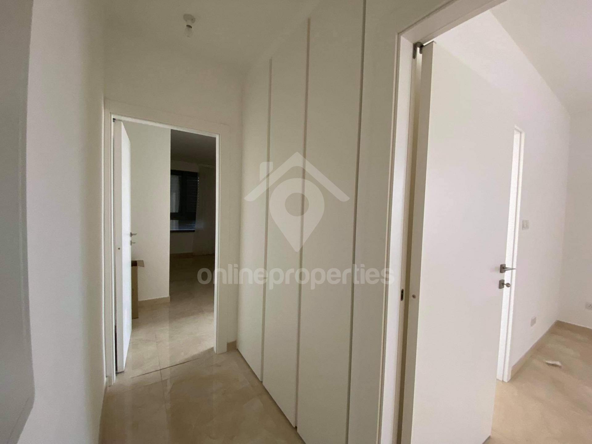 To change image, hover mouse over thumbnails below