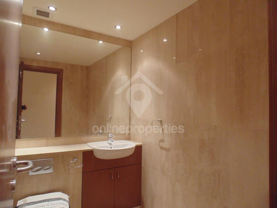 To change image, hover mouse over thumbnails below