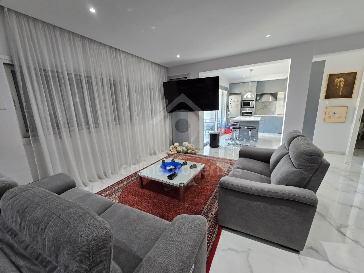 To change image, hover mouse over thumbnails below